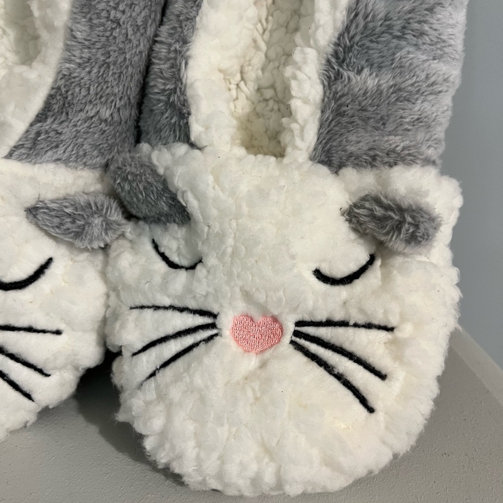 Fuzzy Babba Slippers Gray Kitty Cat House Shoes One Size New - Picture 2 of 8